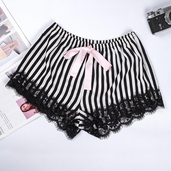 Lace Trim Cami and Striped Shorts Pajama Set - Picture 4 of 5